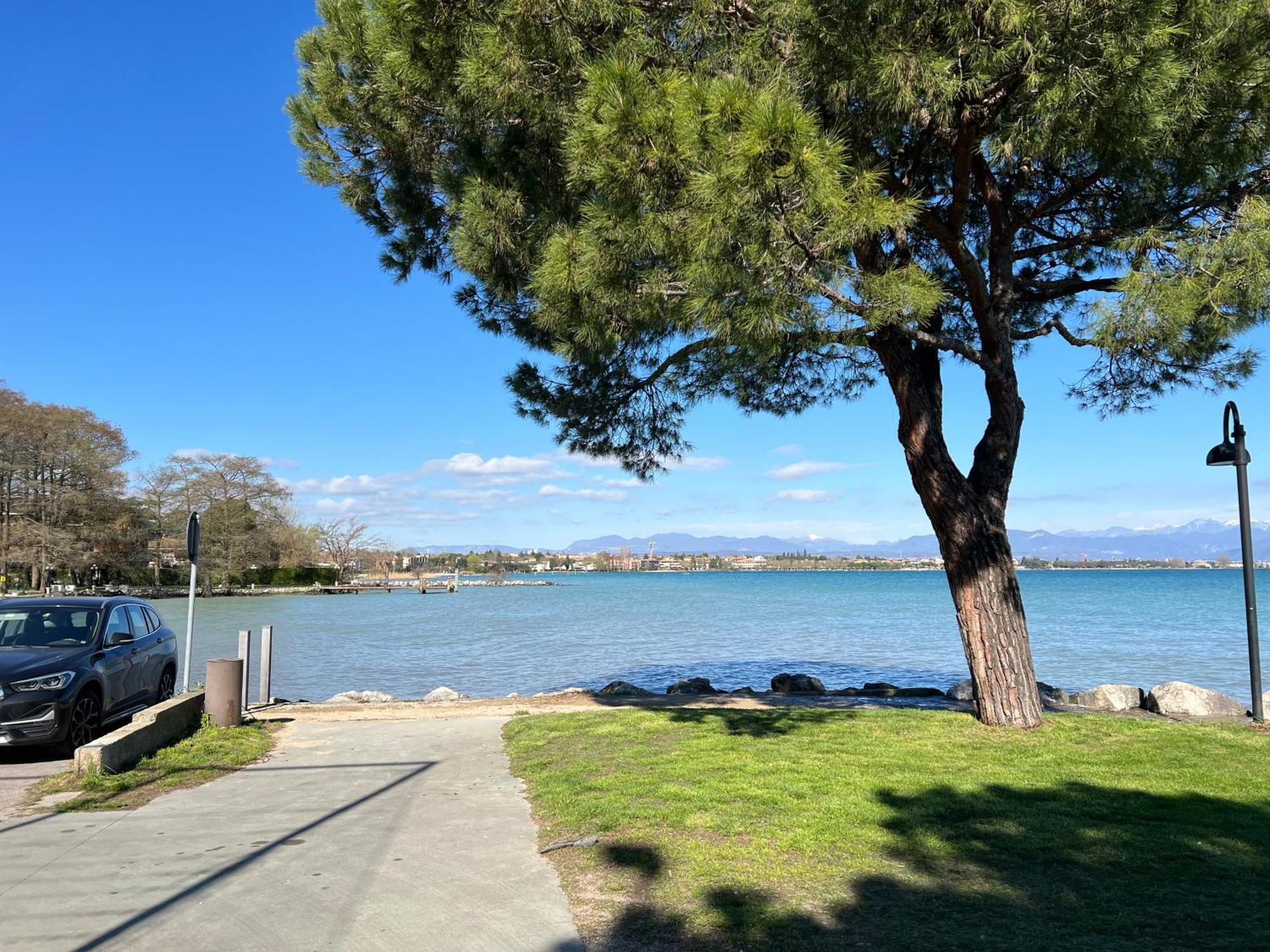 La Vela Apartment Sirmione Exterior photo